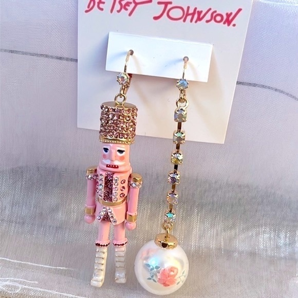 Brand New Betsey Johnson Pink Nutcracker Christmas Mismatched 3" Drop Earrings - Picture 4 of 11